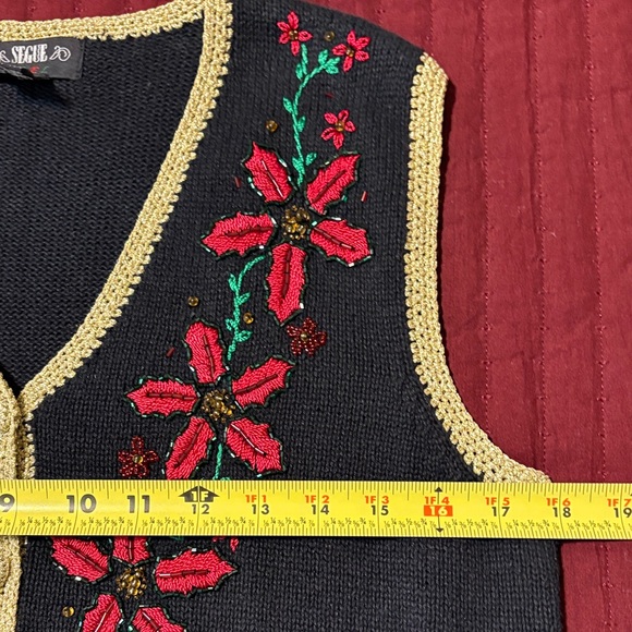 Segue Noel Festive Black Knit Vest with Red Floral Design Size Medium - Picture 9 of 12